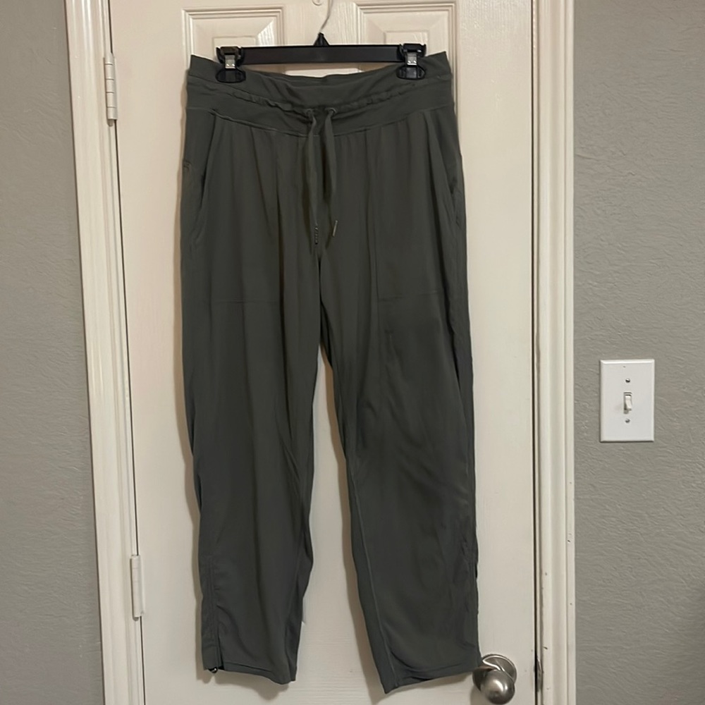 Lululemon Dance Studio Mid-Rise Crop 25”